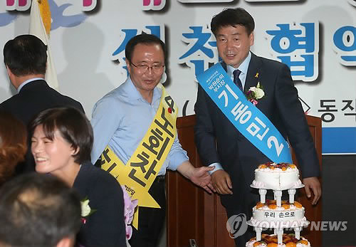 ▲ ⓒ18일, 공문서 위조와 공무집행 방해로 법적 처벌을 받은 새정치의 기동민 후보와 국가보안법, 도로교통법, 통신비밀보호법위반명예훼손 전력이 있는 정의당 노회찬 후보가 야권연대 카드를 만지작 하고 있다.