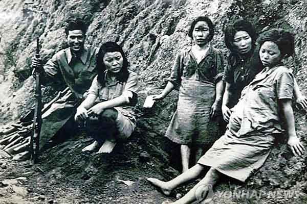 ▲ 2차 대전 전후 일본군이 강제 동원한 군 성노예 관련 사진 ⓒ연합뉴스. 무단전재 및 재배포 금지.