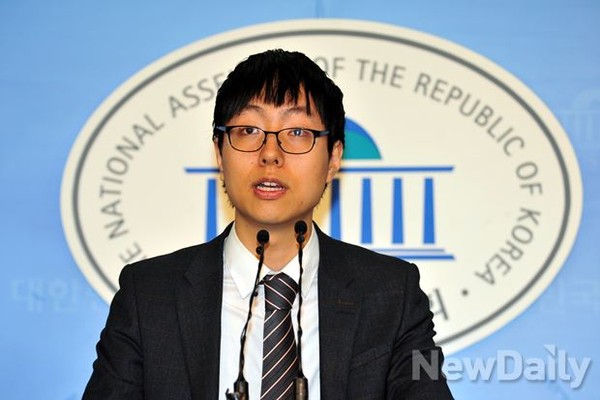 <북한인권법 통과를 위한 모임>의  김기수 부대표가 향후 계획에 대해 발표하고 있다.ⓒ이종현 기자