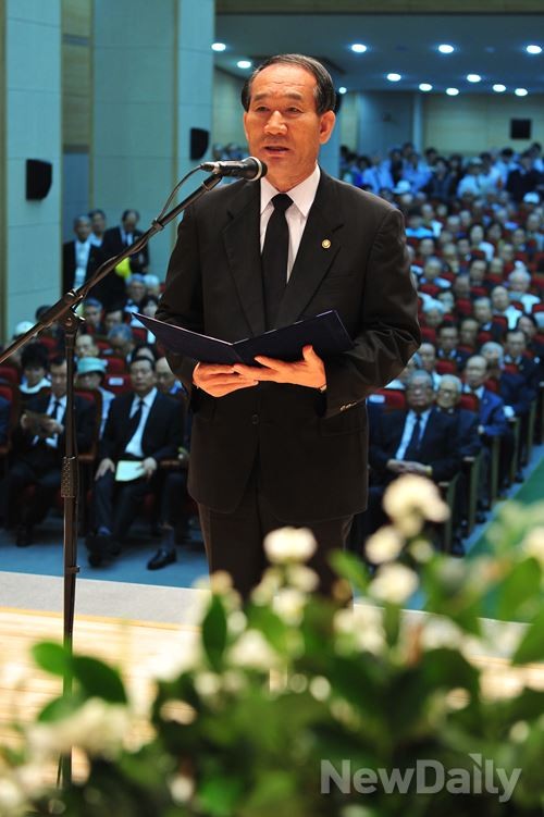 ▲ 건국대통령 우남 이승만 박사의 49주기 추모식을 찾은 박승춘 대한민국 국가보훈처장ⓒ뉴데일리 이종현 기자