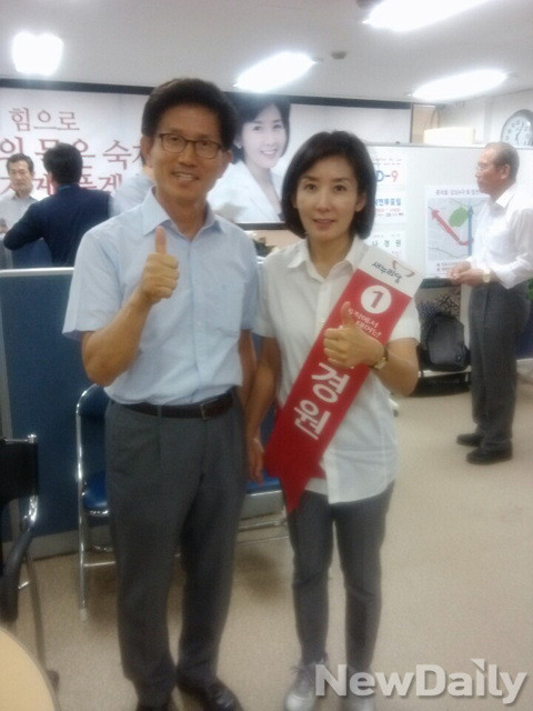 ▲ 나경원 후보를 응원하기 위해 캠프를 찾은 김문수 전 경기지사(왼쪽) 나경원 후보(오른쪽)  ⓒ배민성 기자