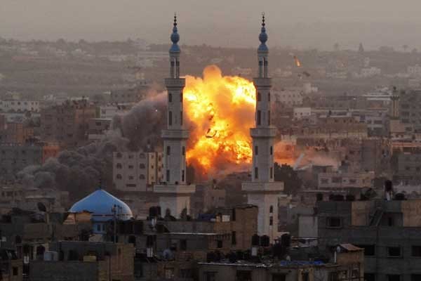 ▲ 이스라엘 공군 폭격을 받은 가자 지구 [사진: 알 자지라 보도화면 캡쳐]