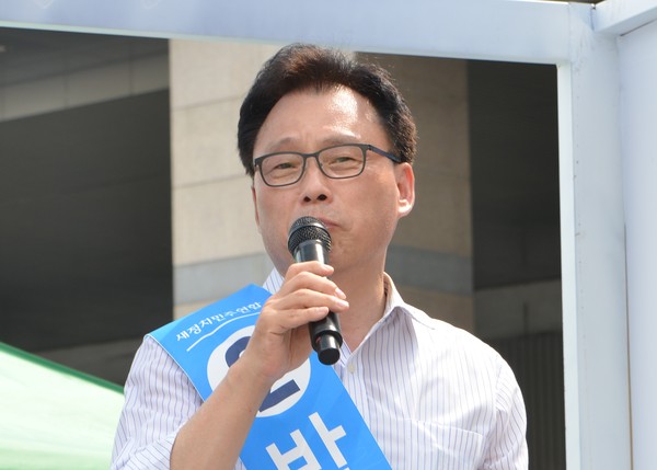 ▲ 7.30 수원 정(영통) 보궐선거에 출마한 박광온 새정치민주연합 후보의 석사 논문이 표절 의혹에 휩싸였다. ⓒ뉴데일리=유경표 기자