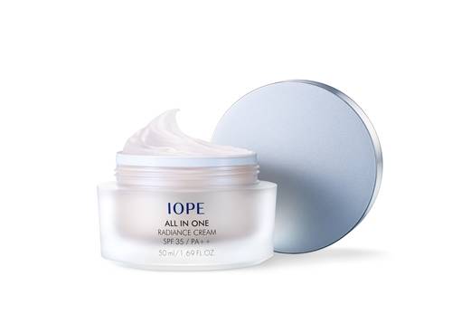 ▲ ⓒ아이오페 '올인원 래디언스 크림 SPF35/PA++'(사진=비주컴 제공)