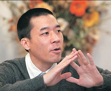 ▲ 방북 43일만에 고문을 당하고 귀환한 로버트 박이 베이징에 도착했던 모습.