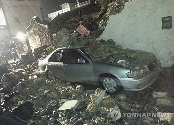 ▲ 대만 푸싱항공 소속 GE222편 추락사고 현장 ⓒ연합뉴스. 무단전재 및 재배포 금지.