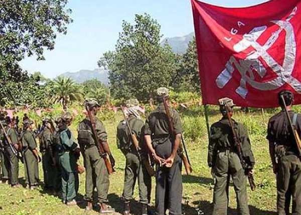 ▲ 나란히 모여있는 남미 마약 공산게릴라 '빛나는 길' [사진: 히스패니컬피킹뉴스 보도화면 캡쳐]