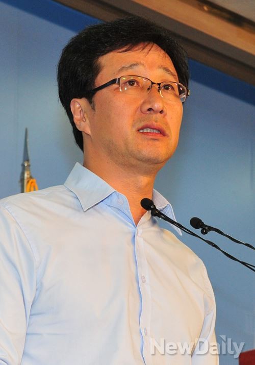 ▲ 7·30 경기 수원정 보궐선거에 출마한 천호선 정의당 후보는 24일 후보직 사퇴와 함께 박광온 새정치민주연합 후보 지지를 공식 선언했다. ⓒ뉴데일리DB