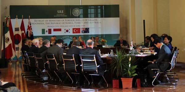 ▲ MIKTA 모임의 한 장면. 멕시코, 인도네시아, 한국, 터키, 호주 외교장관들이 만나는 모임이다. [사진: 터키 외교부]