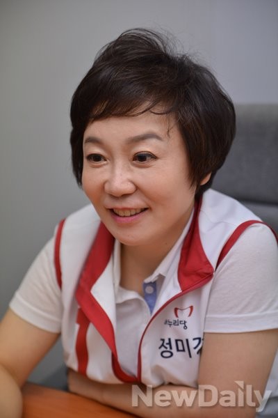 ▲ 정미경 새누리당 후보는 "지역주민들의 사랑에 보답하겠다"는 뜻을 밝히며 지역에 산적해 있는 문제들을 반드시 해결하겠다는 의지를 밝혔다. ⓒ뉴데일리=유경표 기자