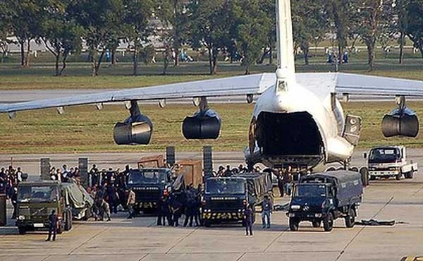 2009년 기체 고장으로 태국 방콕 공항에 불시착했다 덜미가 잡힌, 북한-이란-하마스-헤즈볼라 무기밀매 수송기. 국적은 동유럽이었다. [사진: 시드니모닝헤럴드 보도화면 캡쳐]