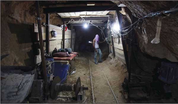 하마스가 가자 지구 지하에 뚫어놓은 땅굴. 1,000여 개로 추정된다. [사진: 예루살렘 민원센터 홈페이지]
