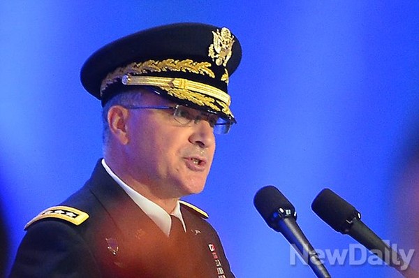 ▲ 27일 오후 제61주년 정전협정 및 유엔군 참전의 날 기념식에 참석한 스캐퍼로티 사령관.ⓒ정상윤 기자