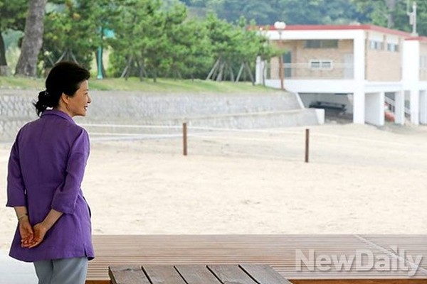 ▲ 박근혜 대통령이 지난해 경남 거제 저도로 여름휴가를 떠난 모습. ⓒ 자료사진