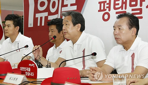 ▲ 새누리당 김무성 대표가 28일 오전 경기도 평택시 유의동 후보 선거 사무소에서 열린 '평택 현장 최고위원회의'에서 7.30 재보궐선거 관련 모두 발언을 하고 있다. ⓒ연합뉴스