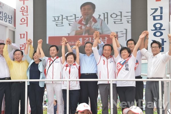 ▲ 7.30 재보선에 출마한 새누리당 후보(김용남, 정미경, 임태희 후보)를 지원하기 위해 김무성 대표와 당 지도부가 지원유세에 나섰다. ⓒ뉴데일리=유경표 기자
