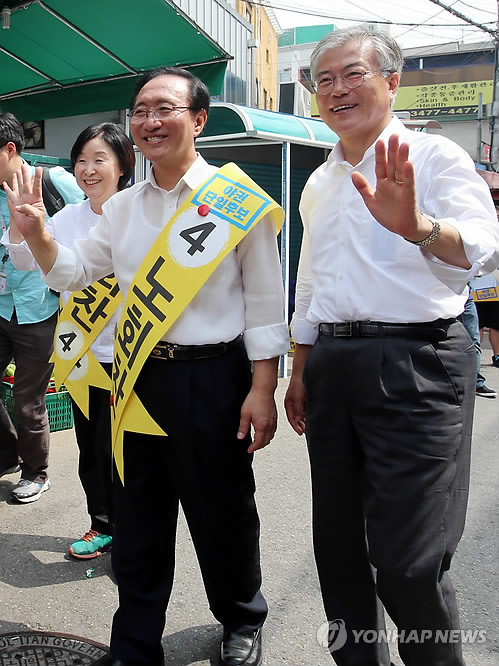 ▲ 친노 세력의 좌장인 문재인 의원과 노회찬 후보가 동작구에서 유세를 벌이고 있다. ⓒ연합뉴스