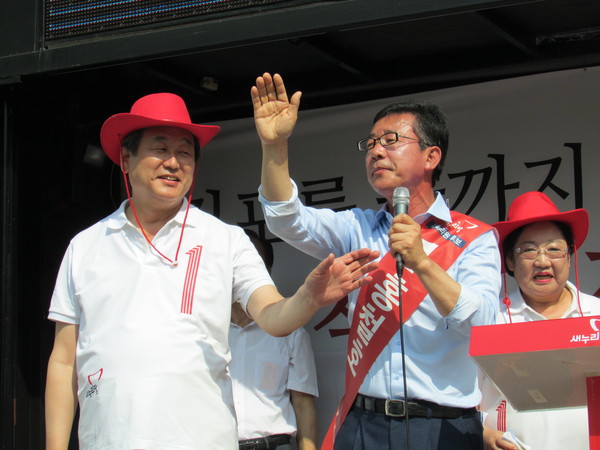 ▲ 29일 김포 사우동에서 열린 유세에서 홍철호 후보가 