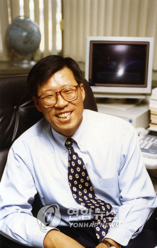 ▲ 정부는 31일, 故정몽헌 회장의 11주기 추도식을 위한 현정은 현대그룹 회장 일행의 방북을 승인했다. 故정몽헌 회장의 생전 모습. ⓒ연합뉴스. 무단전재 및 재배포 금지.