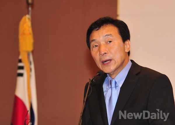 ▲ 7·30 경기 수원 병(팔달) 보궐선거에 출마했다가 낙선한 손학규 새정치민주연합 상임고문이 31일 오후 4시 국회 정론관에서 정계은퇴를 전격 선언했다. ⓒ뉴데일리DB