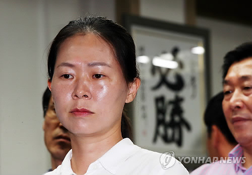 ▲ [그래픽 재구성] 열 명 중 일곱 명의 국민들은 7·30 재·보선에서 야권이 패배한 원인을 '새정치연합의 잘못된 선거전략' '새정치연합의 공천 파동' 등 새정치연합 스스로의 잘못 때문으로 보고 있는 것으로 나타났다. ⓒ정도원 기자