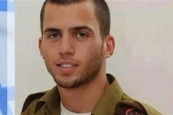 ▲ 72시간의 인도적 휴전이 시작된 직후, 가자 지구 땅굴로 납치된 이스라엘 방위군 하다르 골딘 소위. [사진: 이스라엘 방위군]