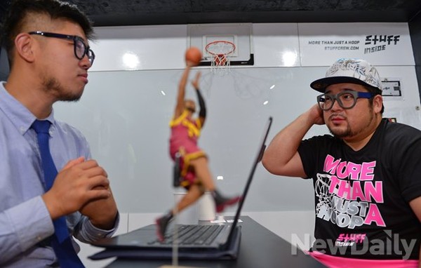 ▲ 오른쪽부터 인사이드 스터프 이강문 대표, 뉴데일리 윤희성 기자ⓒ뉴데일리 정상윤 기자