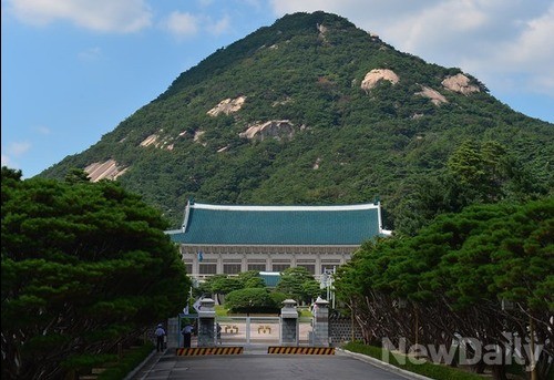 ▲ 청와대는 4일 육군 28사단 윤모 일병 폭행 사망사건과 관련한 군 수뇌부의 문책과 관련해 “진상조사가 우선”이라고 밝혔다. ⓒ 뉴데일리