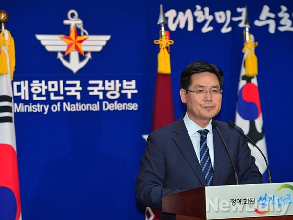 ▲ 국방위 긴급 현안질의에 출석한 한민구 국방부장관.ⓒ이종현 기자