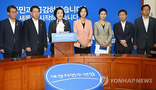 ▲ 새정치민주연합 박영선 대표직무대행이 5일 국회에서 기자회견을 통해 비상대책위원회인 '국민공감혁신위원회'를 구성한다고 밝히고 있다.  ⓒ연합뉴스DB