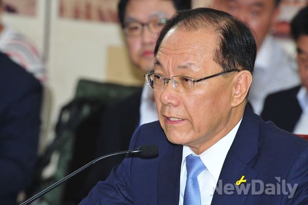 ▲ 인사청문회에서 소신 있는 자세로 일관한 황우여 사회부총리 겸 교육부장관 후보자에 대한 경과보고서가 8일 채택됐다. 부총리 취임 이후에도 소신을 유지해 우리 교육에 혁신 드라이브를 걸어야 한다는 지적이다. ⓒ이종현 기자