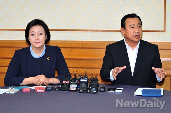 ▲ ▲ 여야 원내대표는 지난 7일 세월호 참사 진상조사위원회 구성 방법과 세월호 특별법 처리 일정에 대해서는 합의를 이뤘지만, 청문회 증인 선정을 둘러싼 협상은 여전히 교착상태다. 박영선 새정치민주연합 원내대표(왼쪽), 이완구 새누리당 원내대표(오른쪽)ⓒ뉴데일리DB
