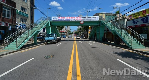 ▲ 철거를 몇 시간 앞둔 이문동삼거리 육교 ⓒ 정상윤