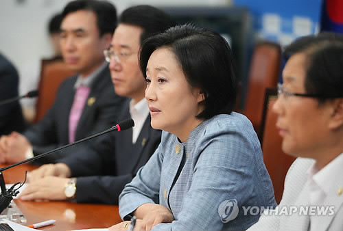 ▲ 새정치민주연합 박영선 국민공감혁신위원장이 10일 국회 원내대표실에서 기자간담회를 열었다. 이 자리에서 박 위원장은 7일 여야 원내대표 합의안의 정당성을 항변했다. ⓒ연합뉴스DB