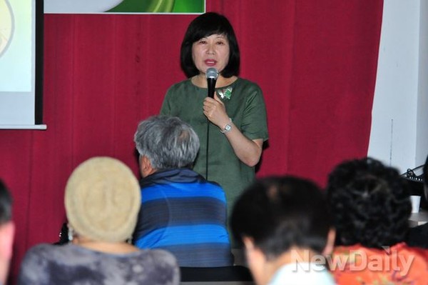 ▲ 정경희 박사가 13일 오후 한글회관 3층에서 '대한민국 건국, 왜 한국사 교과서에서 사라졌는가'라는 주제로 강연을 하고 있다.