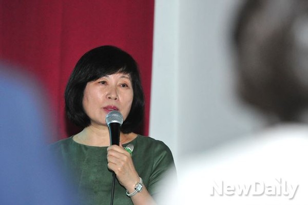 ▲ '대한민국 건국, 왜 한국사 교과서에서 사라졌는가'라는 주제로 강연 하고 있는 정경희 박사