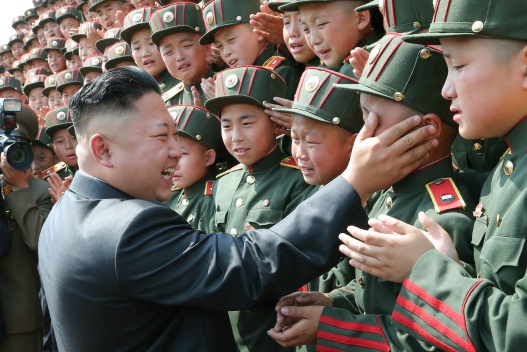 ▲ ▲ '만경대혁명학원'을 찾은 김정은 (자료사진)