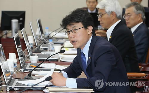 ▲ 14일 YTN 라디오 전화 인터뷰에서 세월호 특별법과 다른 법안의 연계 처리를 시사한 새정치민주연합 진성준 전략기획위원장. ⓒ연합뉴스DB