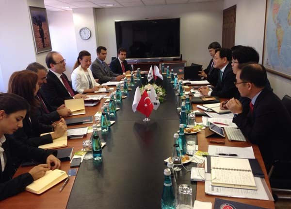 ▲ KOICA와 TIKA 관계자들이 향후 약정이행에 대해 논의 중이다. [사진: KOICA 제공]