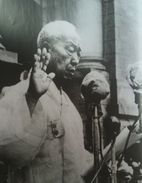 ▲ 1948년 8월15일 중앙청 앞에서 열린 대한민국 건국 선포식에서 이승만 대통령이 선서를 하고 있다.(자료사진)