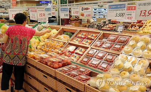 ▲ 대형 매장 과일 판매 코너.ⓒ연합뉴스