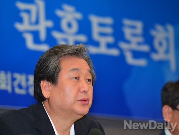 ▲ 새누리당 김무성 대표가 20일 프레스센터에서 열린 관훈토론에 참석해 세월호 특별법에 대한 입장을 밝히고 있다. ⓒ정상윤 기자