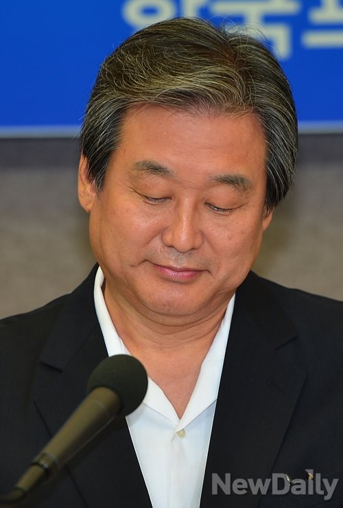 ▲ 새누리당 김무성 대표는 20일 언론에서 차기 대권 주자로 본인이 거론되는 것과 관련해 