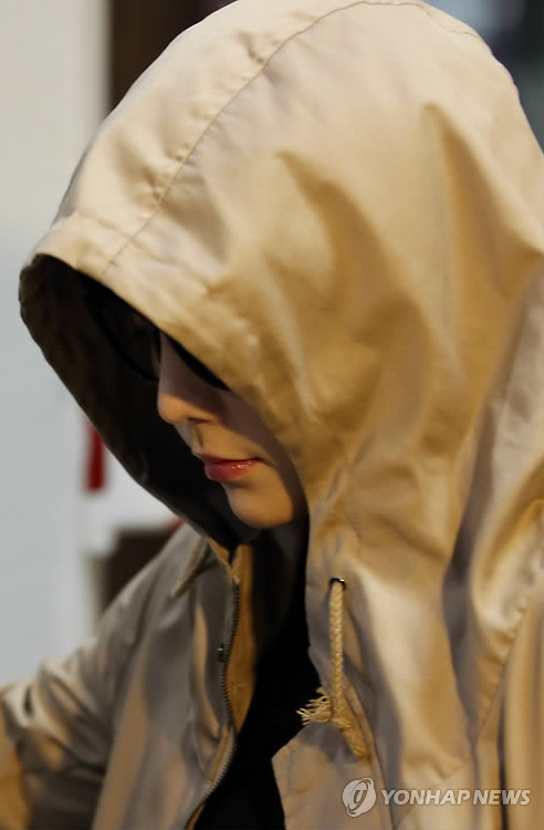 ▲ 방송인 에이미(본명 이윤지)가 21일 오후 향정신성의약품인 졸피뎀을 복용한 혐의에 대해 증인신문을 받기 위해 서울 서초동 서울중앙지법 법정으로 들어가고 있다.  ⓒ 연합뉴스