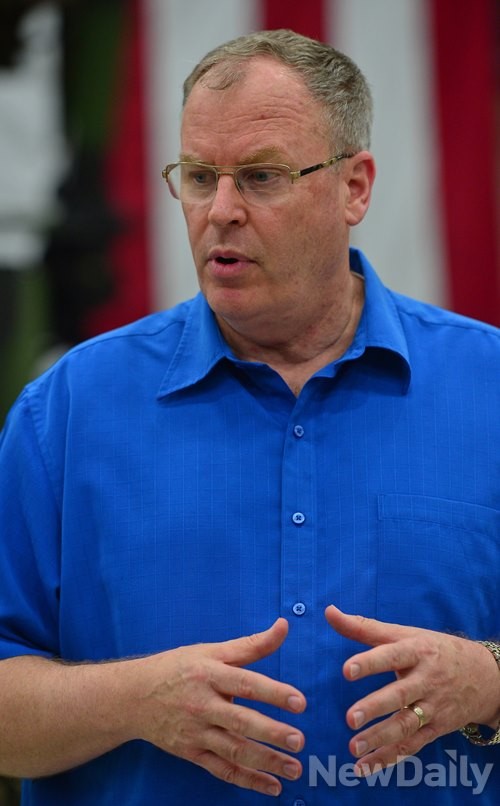 ▲ 오산공군기지를 방문한 '로버트 워크' 미국 국방부 부장관.  ⓒ 뉴데일리 정상윤