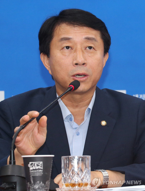 ▲ 입법비리 의혹을 받고 있는 오봉회 소속 의원들을 감싸고 있는 새정치민주연합 조정식 사무총장. ⓒ연합뉴스