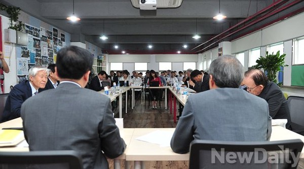 ▲ 자유연구원 긴급토론회에 모인 각계전문가들 ⓒ뉴데일리 정재훈