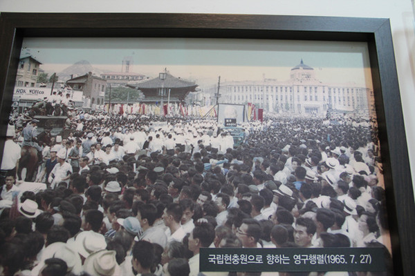 ▲ 하와이에서 서거한 이승만 대통령을 추모하는 국민들ⓒ뉴데일리 윤희성 기자