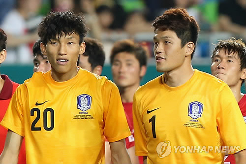 ▲ 정성룡(오른쪽)과 김승규 골키퍼ⓒ연합뉴스