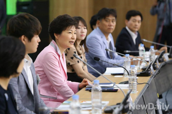 ▲ 박근혜 대통령은 25일 “의회민주주의는 개인과 정당을 뛰어넘어 모든 국민들을 향해야 한다”고 강조했다. 자료사진 ⓒ 뉴데일리(청와대 제공)